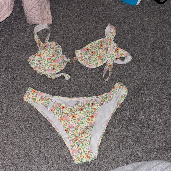 Floral Bikini Set - Picture 2 of 2